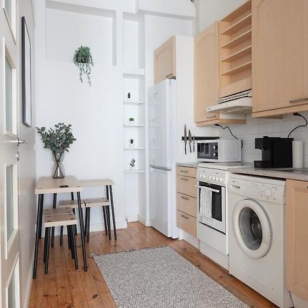 Idyllinen Valoisa Huoneisto Ullanlinnassa. เฮลซิงกิ ภายนอก รูปภาพ
